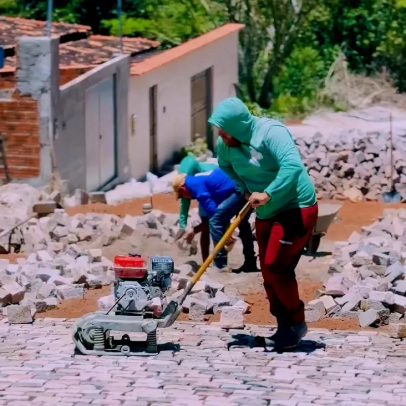 Pavimentação avança no bairro Sol Nascente, transformando a infraestrutura local
