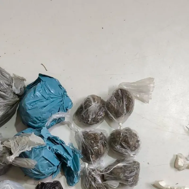 Durante patrulhamento, polícia detém indivíduo e apreende droga em Itaetê