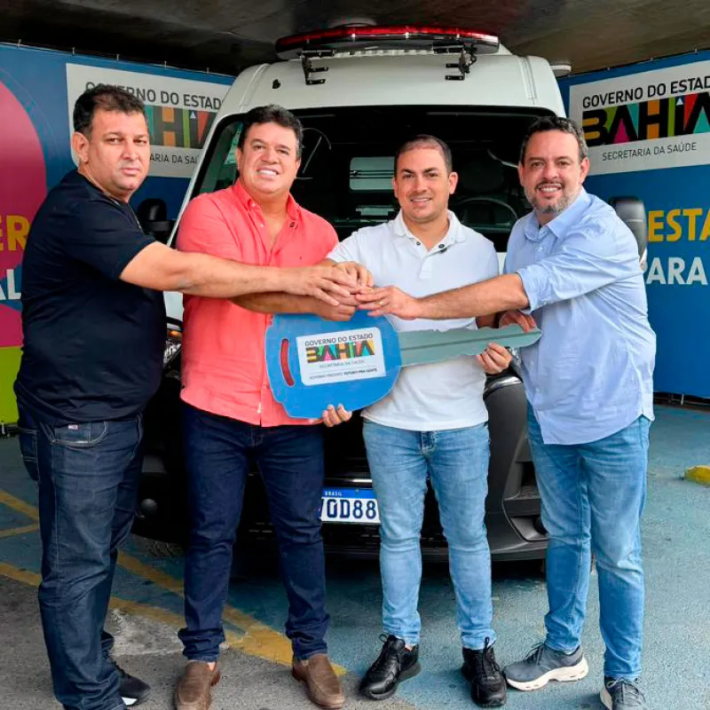 Ituaçu é beneficiada com nova ambulância pelo Governo do Estado, Almir pessoa acompanhou o prefeito no ato de entrega
