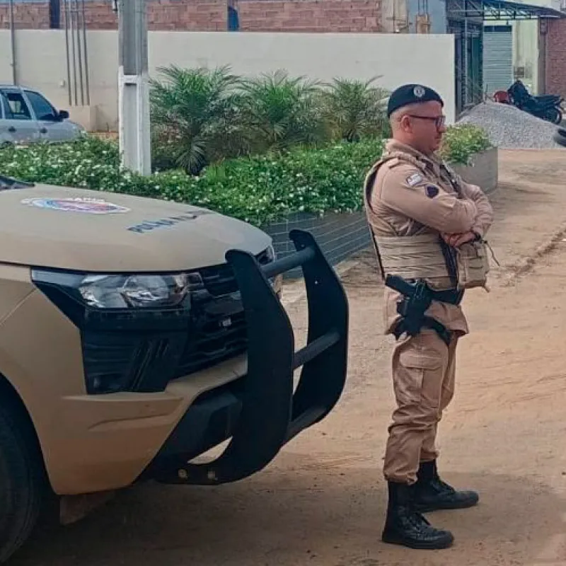 POLICIAIS MILITARES DO 24º BPM PRENDEM HOMEM POR VIOLÊNCIA DOMÉSTICA NA CIDADE DE BARRA DA ESTIVA