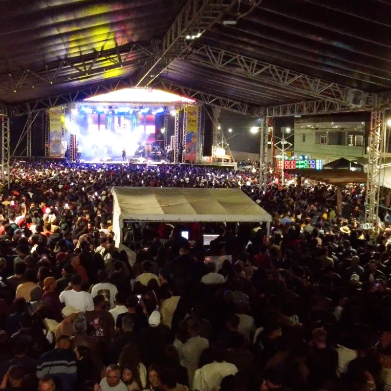 Com shows de Larissa Mello, Unha Pintada e Marcynho Sensação, segunda noite de festejos de Barra da Estiva atraiu grande público