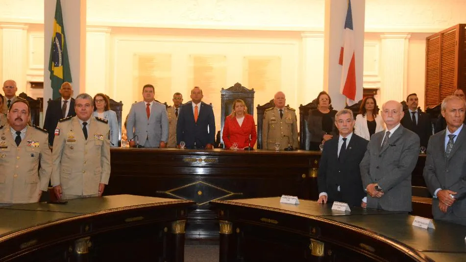Marquinho Viana representa a Assembleia na cerimônia dos 200 anos da Polícia Militar