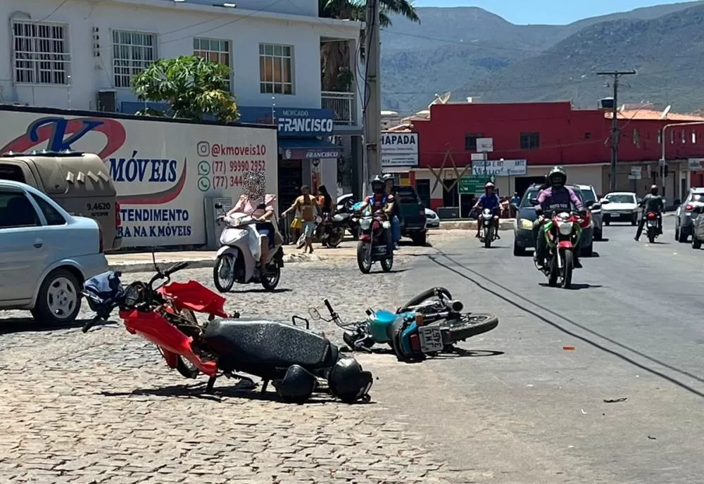 Colisão entre duas motocicletas é registrada em Livramento de Nossa Senhora