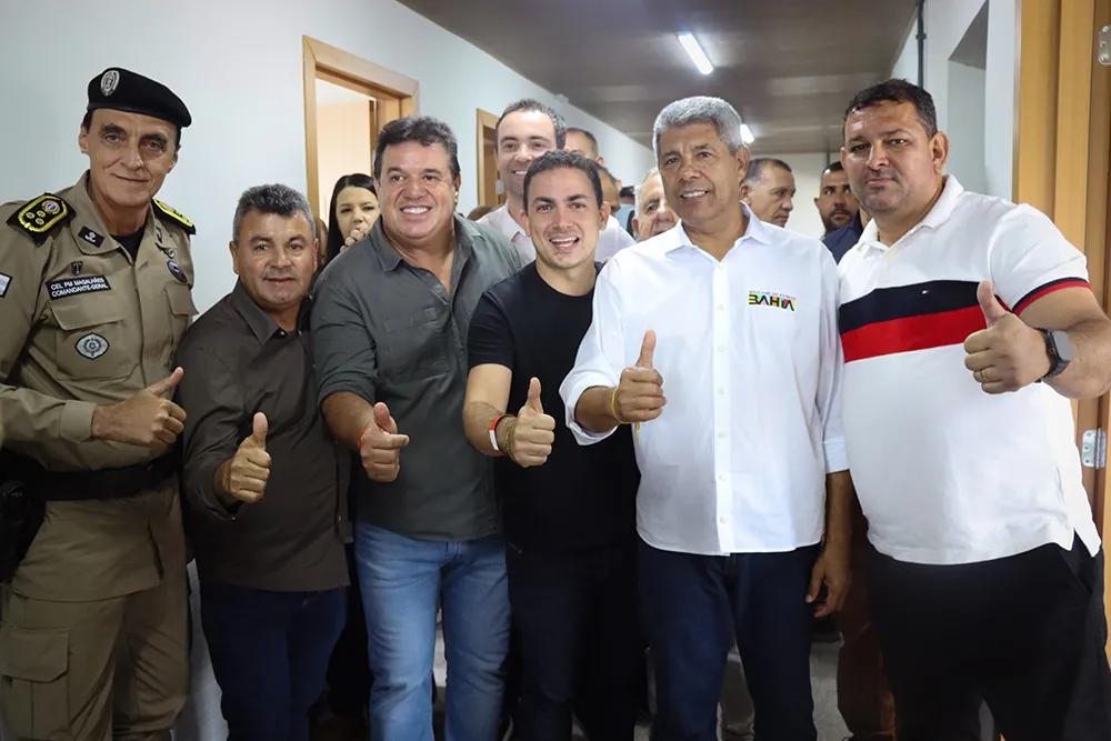 Ao lado do prefeito Phellipe Brito, Almir Pessoa recepciona governador em Barra da Estiva