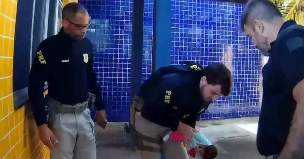 PRF salva bebê engasgado na Bahia com Manobra de Heimlich