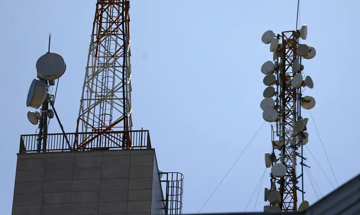 Edital prevê R$ 250 mi para instalação de antenas de telefonia e internet no interior do País