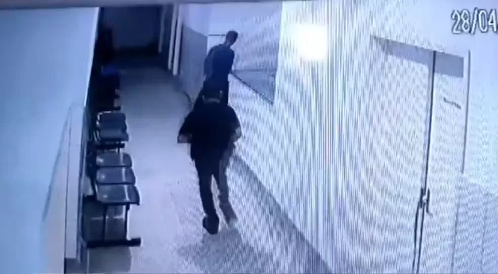 Polícia prende um dos acusados de entrar no hospital de Brumado e executar paciente 