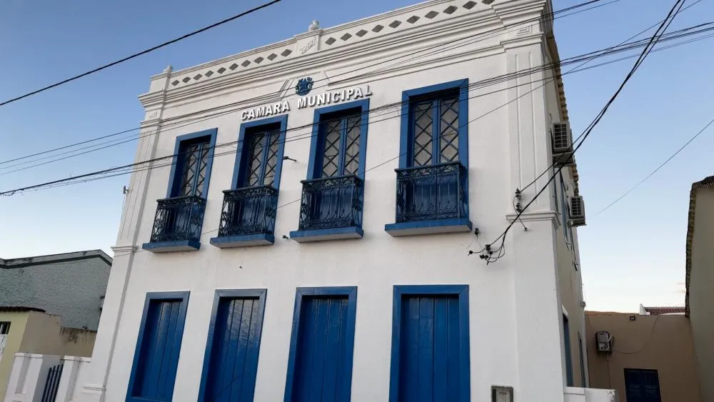 Câmara de Ituaçu abre concurso com 10 vagas e salários de até R$ 3.150