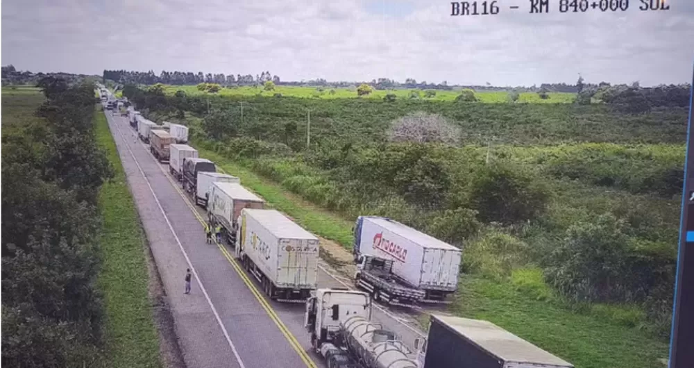 BR-116: Vazamento de GLP provoca engarrafamento e alterações de voos em Conquista