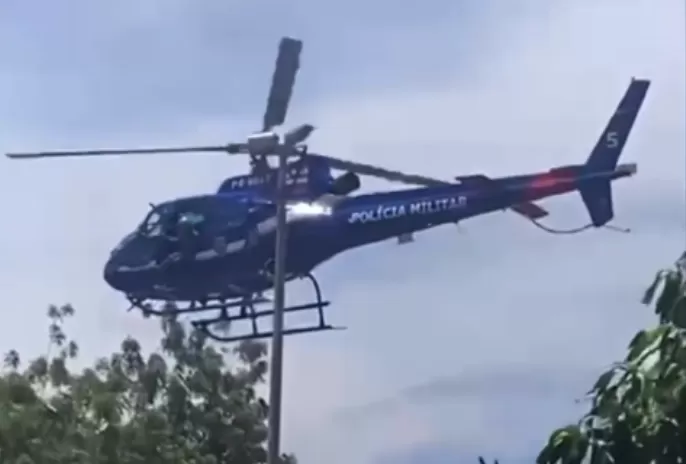 Grupamento Aéreo da PM apoia bombeiros em combate a incêndio florestal em Livramento de Nossa Senhora