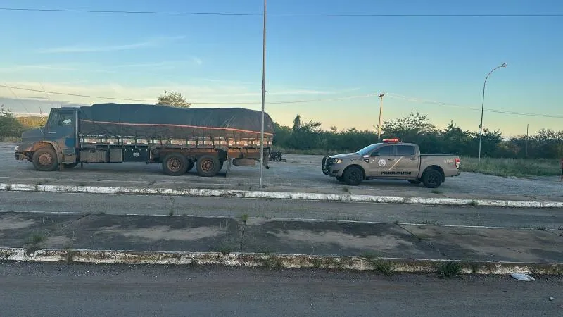 CIPRv/BRUMADO apreende carga de trigo sem nota fiscal na Ba-026 em Tanhaçu