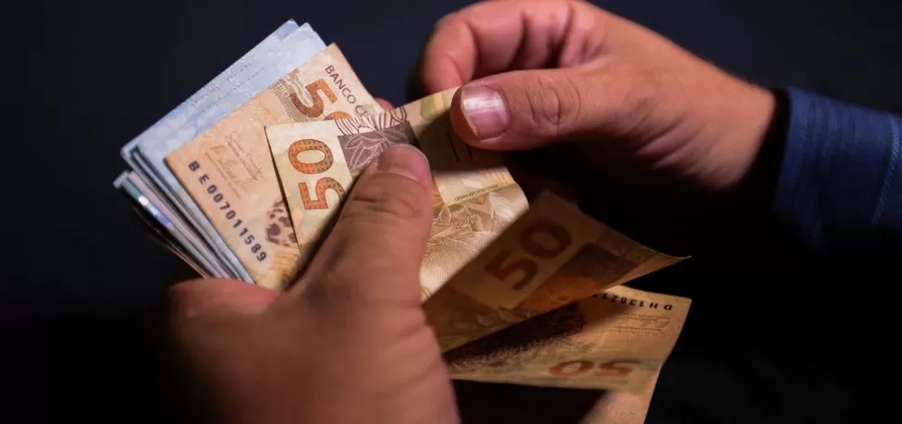 Famílias de baixa renda terão direto a 50% de desconto em contas de luz, água e gás