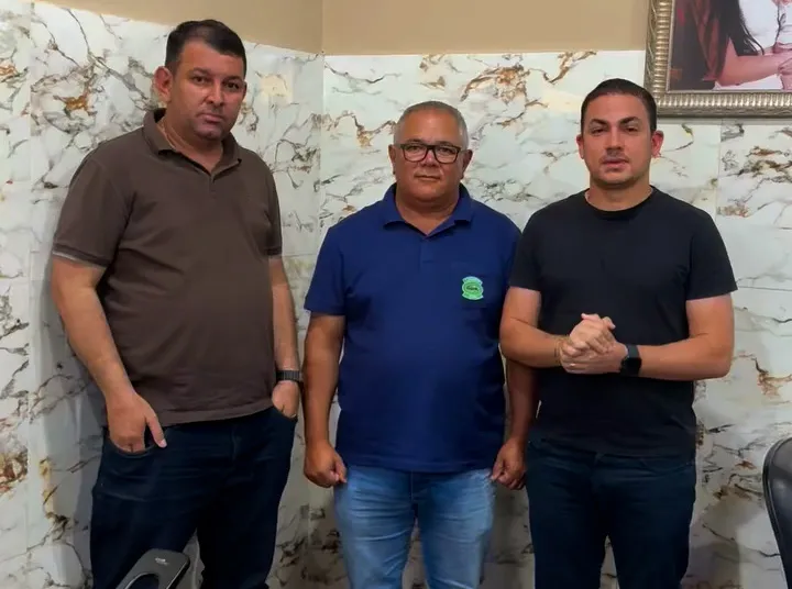 Prefeito de Ituaçu se afasta do cargo e passa a administração para o vice João de Neli