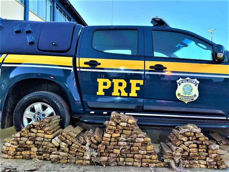 Após abordagem a ônibus, PRF encontra maconha escondida em caixas de isopor em Lençóis
