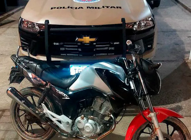 24º BPM recupera motocicleta com restrição de furto/roubo durante blitz em Tanhaçu