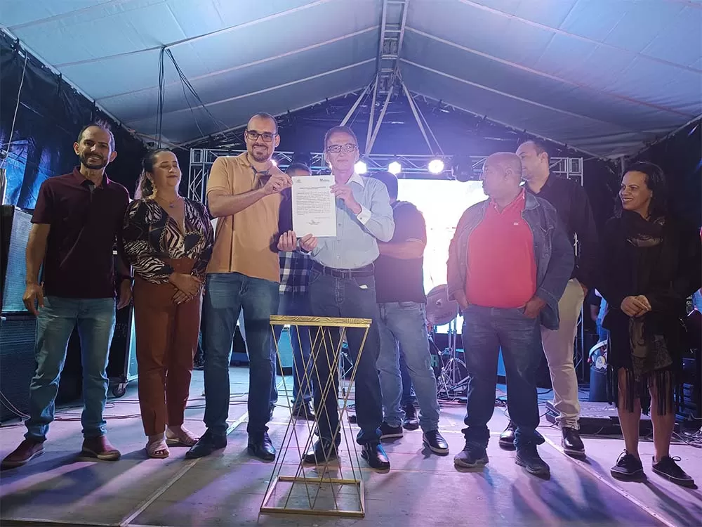 No dia do seu aniversário, prefeito de Ibicoara inaugura obras e assina ordem de serviços em Cascavel