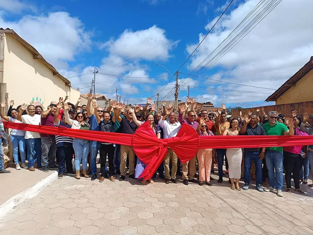 No dia do seu aniversário, prefeito de Ibicoara inaugura obras e assina ordem de serviços em Cascavel