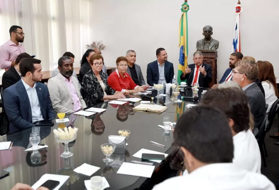 Programa Bahia Pela Paz é apresentado a deputados e deputadas