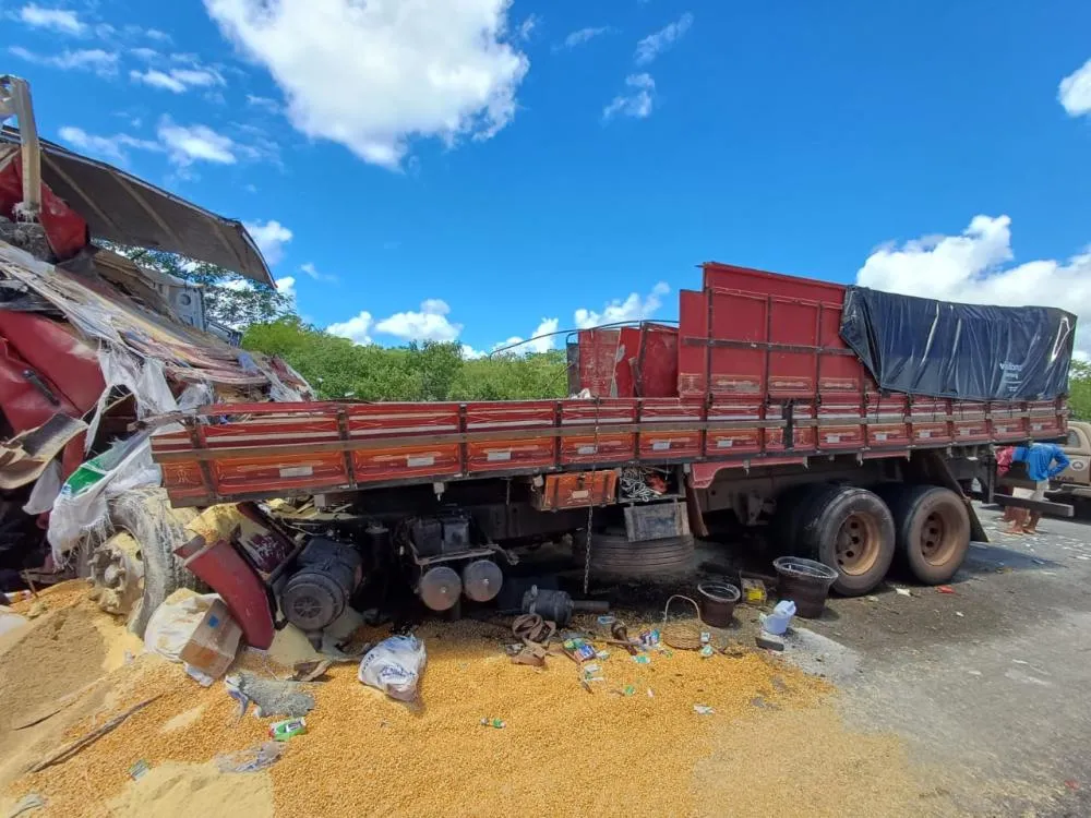 Três pessoas morrem em acidente ocorrido na BA-156, trecho entre Caturma e Macaúbas