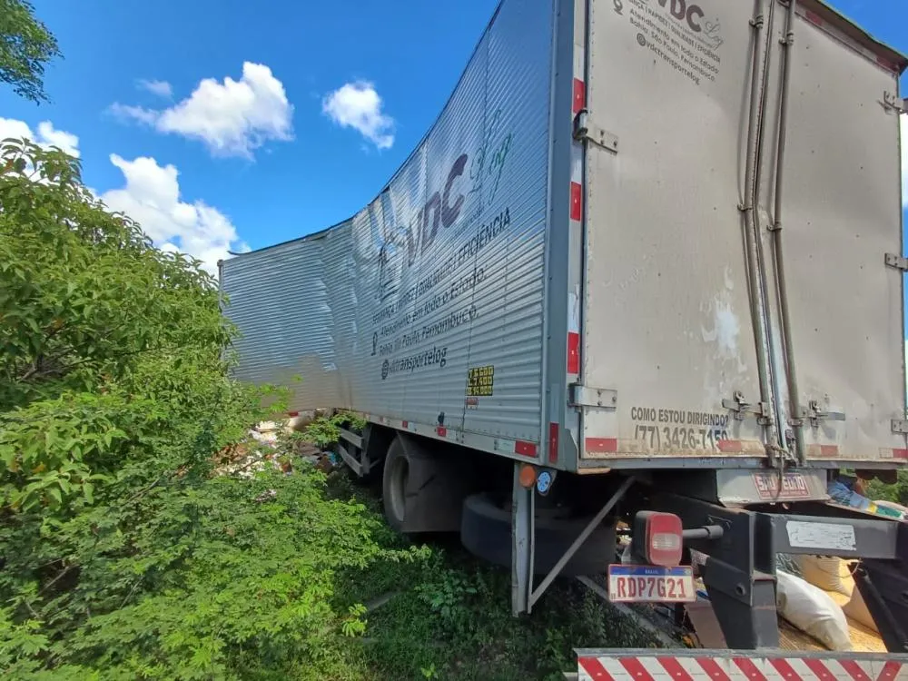 Três pessoas morrem em acidente ocorrido na BA-156, trecho entre Caturma e Macaúbas