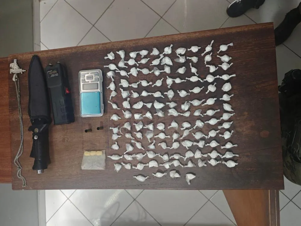 Polícia apreende grande quantidade de droga com adolescente em Tanhaçu