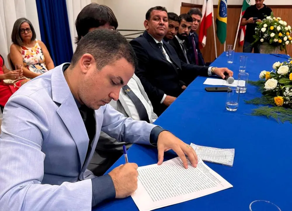 ‘Vamos fazer uma gestão ainda melhor’ diz, Phellipe Brito, ao ser empossado para seu segundo mandato em Ituaçu
