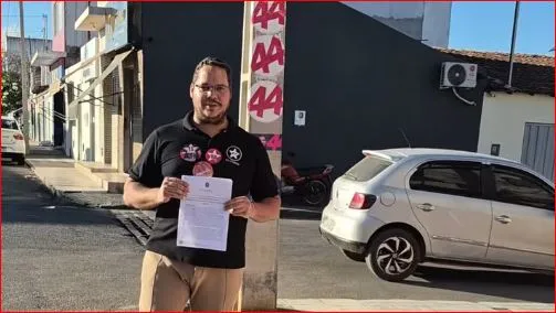 Justiça acata denúncia de presidente do PT de Ituaçu sobre propaganda irregular e ordena retirada de adesivos dos postes da cidade 
